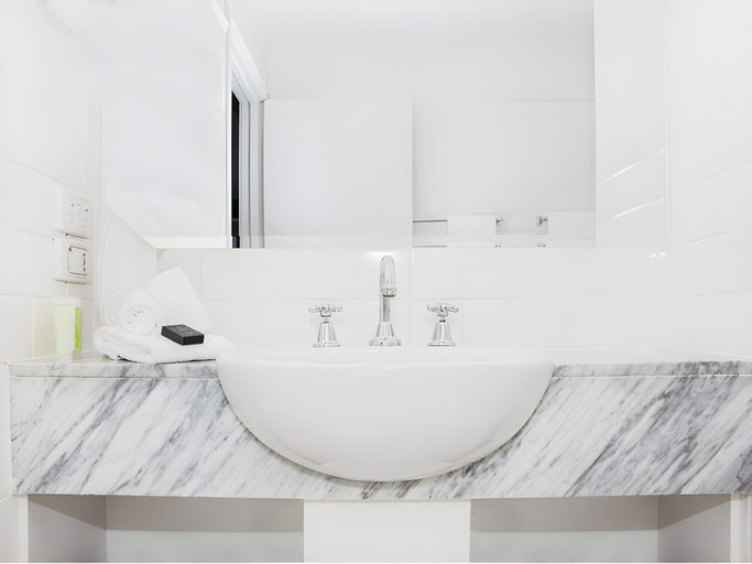 Bathroom 2, Collins Hotel, Melbourne