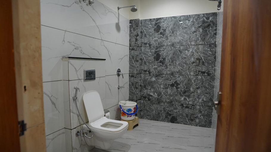 Bathroom 5, Hotel Venzaa Vijay Nagar, Indore