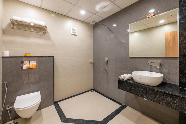 Bathroom 4, Hotel Silver Stone, Varanasi