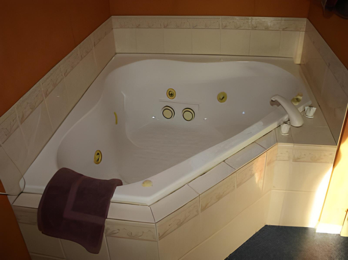 Bathroom, Townhouse Motel, Timaru