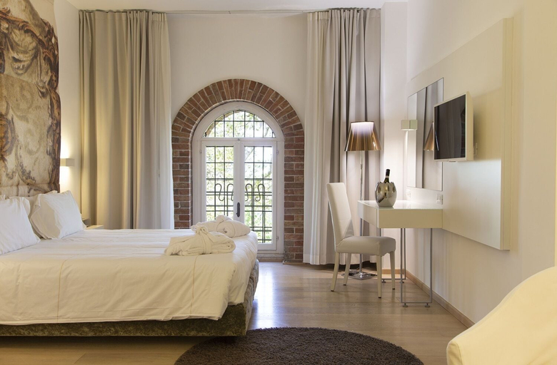 Bedroom 3, Hotel Castello di Santa Vittoria, Cuneo
