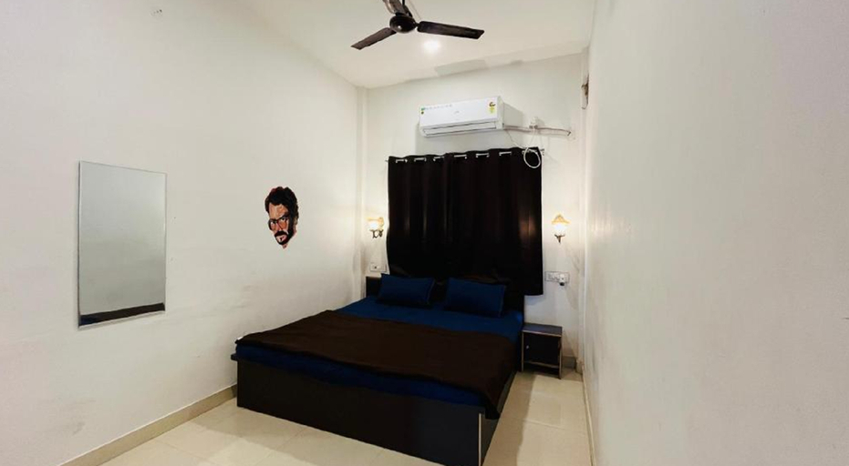 Bedroom 2, EL PROFESOR varanasi, Varanasi
