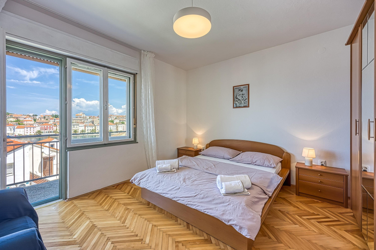 Bedroom 2, Enolabee Harbour View Apartment, Mali Lošinj