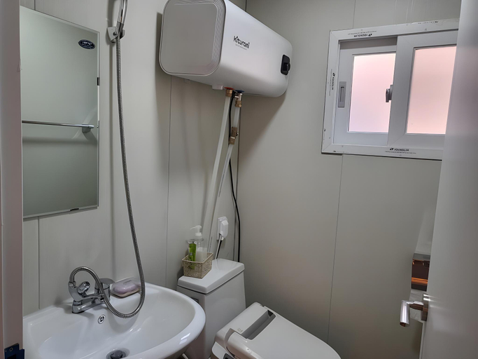 Bathroom, Ooljoo Sunny, Cabin Glamping, Miryang