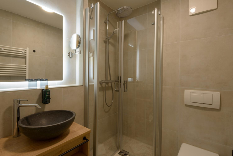 Bathroom 4, BERGlassig Hotel - Halbpension Plus inkl Getranke, Regen