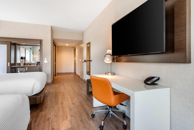 Bedroom 3, Cambria Hotel Minneapolis Downtown, Hennepin