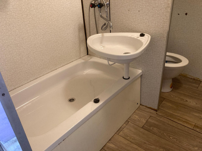 Bathroom 3, Garsoniera U lesoparku, Sokolov