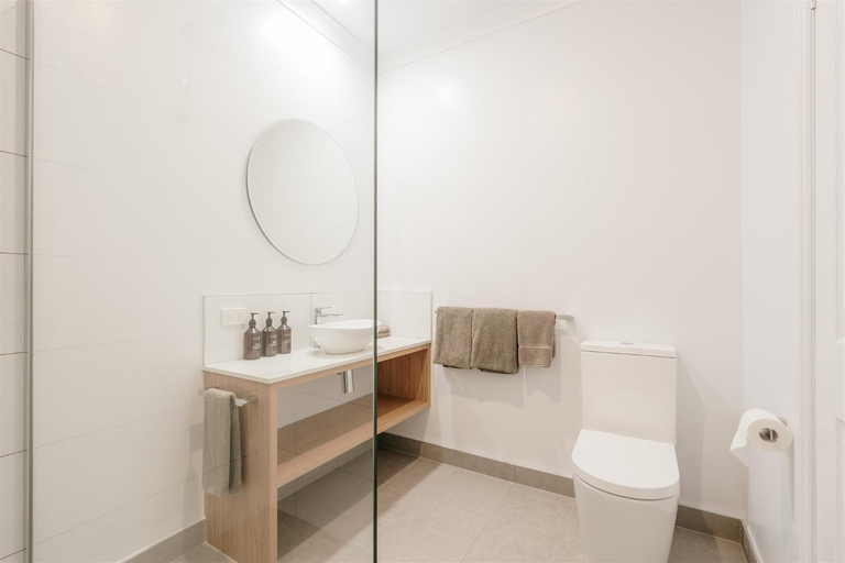 Bathroom 3, Waratah on York, Launceston - Pt B