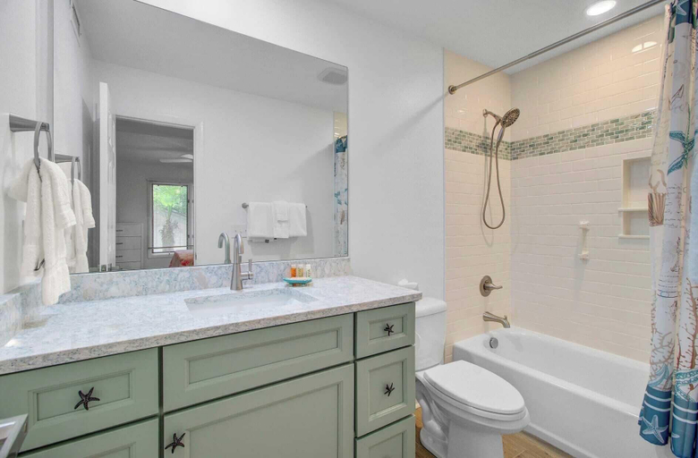 Bathroom 4, 307 Yacht Harbor by Avantstay 5 Mins to Links Golf Course!, Charleston