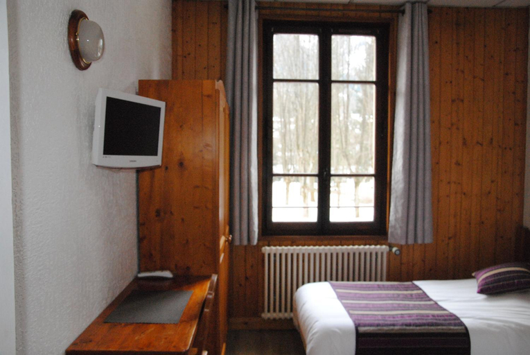 Bedroom 2, Hotel des Lacs, Haute-Savoie