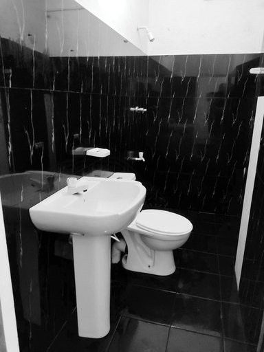 Bathroom 4, Green Holiday Inn, Udunuwara