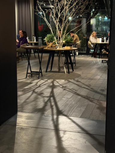 Food & Drinks 4, Airfield Living - Airport, Luxembourg