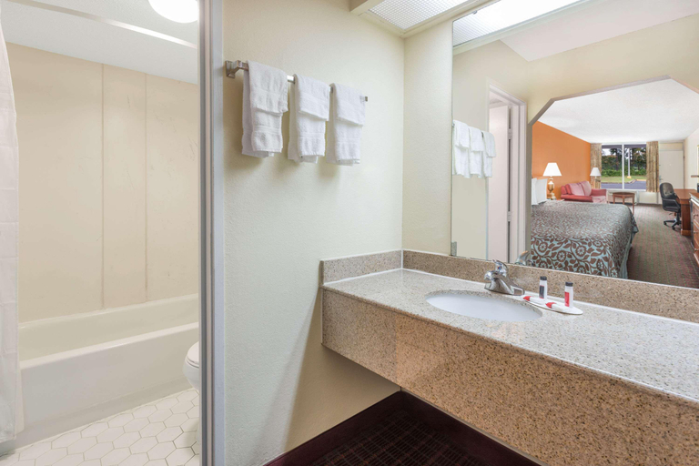 Bathroom 4, Days Inn by Wyndham Orangeburg South, Orangeburg