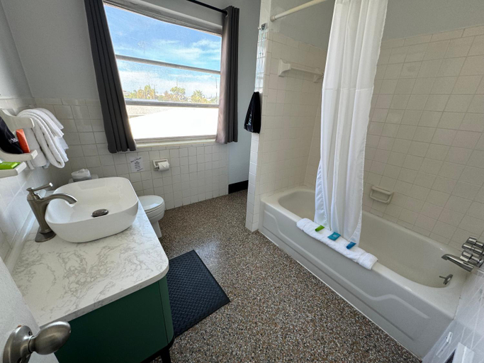 Bathroom 4, Sea Jay Motel and Marina, Pinellas