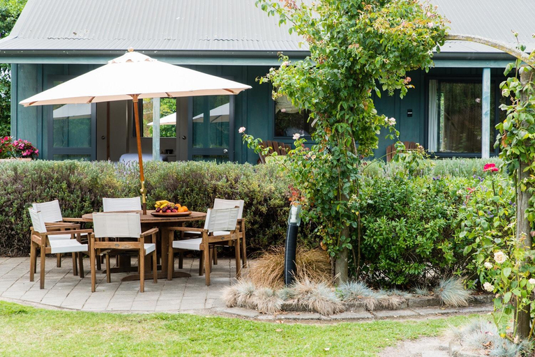 Food & Drinks, Lawn Cottages, Hastings city