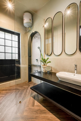 Bathroom 4, LohonoStays Castello - Villa 1, North Goa