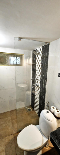 Bathroom 2, Bungalow Dona, North Goa