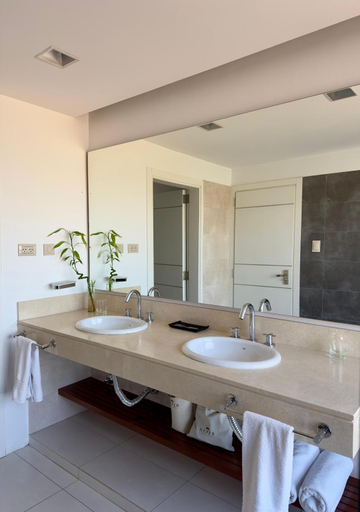 Bathroom 5, Neper Hotel, Capital