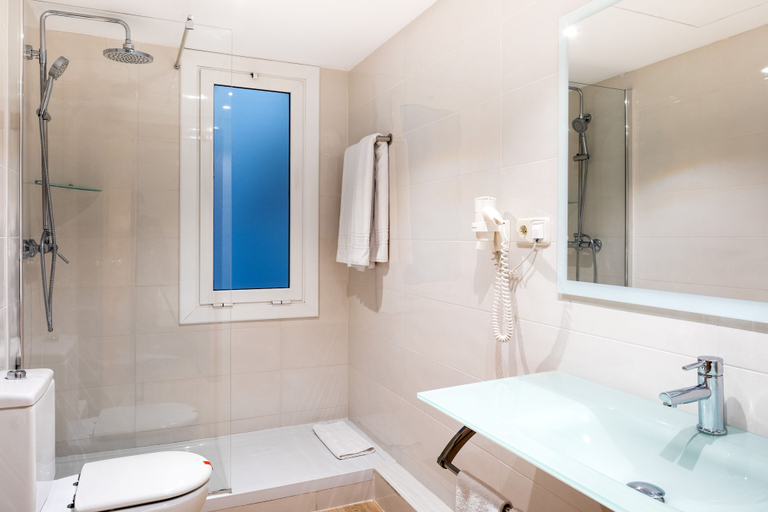 Bathroom 4, Casual Colours Barcelona Hotel by Casual Hoteles, Barcelona
