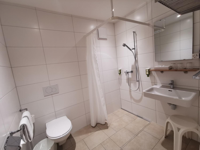 Bathroom 4, Hotel Toscana, Interlaken