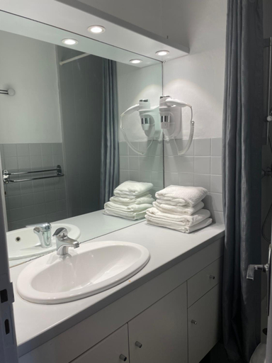 Bathroom 3, Hotel-Restaurant "Les Rochers", Haute-Savoie