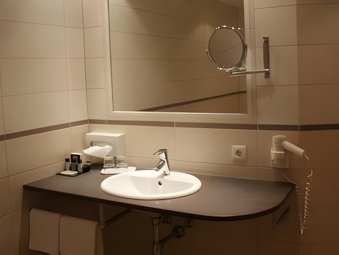 Bathroom 4, Hotel Albona, Landeck