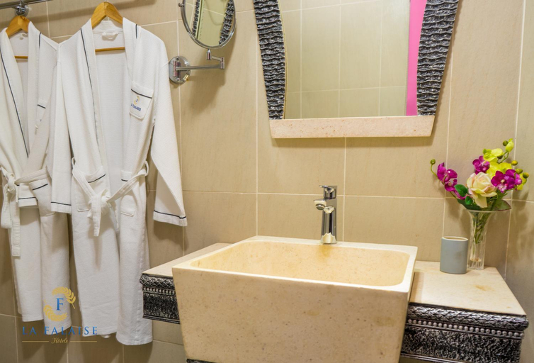 Bathroom 5, Hôtel Résidence la Falaise, Wouri