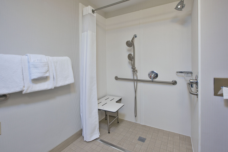 Bathroom 5, Courtyard Somerset by Marriott, Somerset