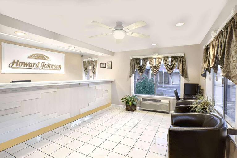 Public Area 2, Howard Johnson by Wyndham Modesto Ceres, Stanislaus