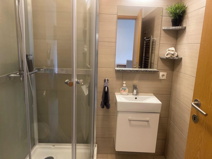 Bathroom 5, Kirkjufell Guesthouse and Apartments, Eyrarsveit