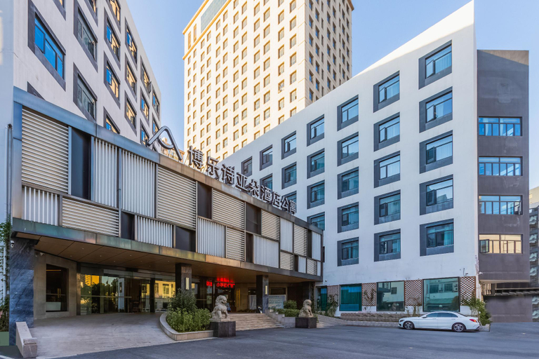 Exterior & Views