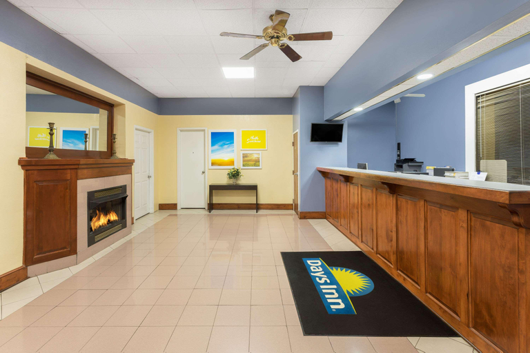 Public Area 2, Days Inn by Wyndham Orangeburg South, Orangeburg