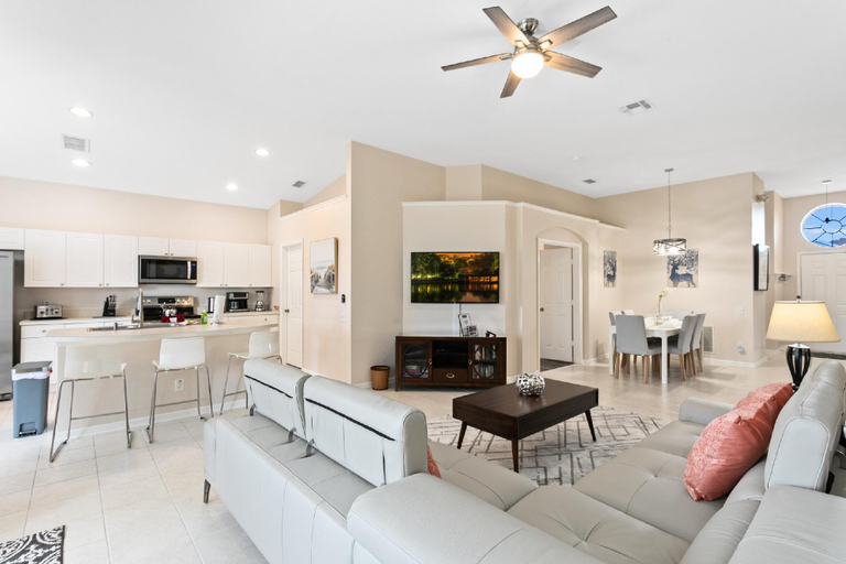 1, South Facing Pool 4 Bedroom 3 Bath Villa villa, Osceola