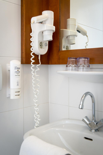 Bathroom 4, City Hotel Nieuw Minerva Leiden, Leiden