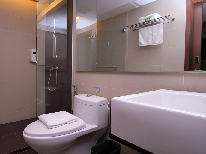 Bathroom 5, Likas Square - KK Apartment Suite, Kota Kinabalu