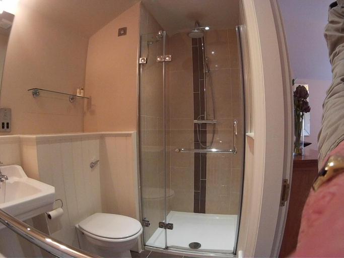 Bathroom 3, The Gate Lodge, Fermanagh and Omagh