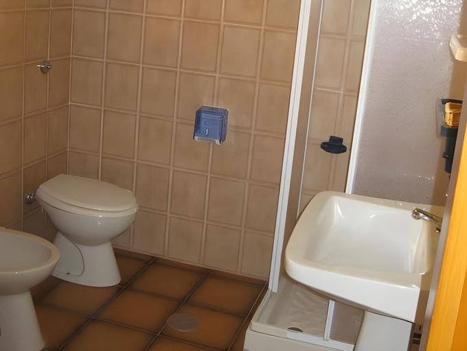 Bathroom 5, Hotel Oleandro, Cagliari