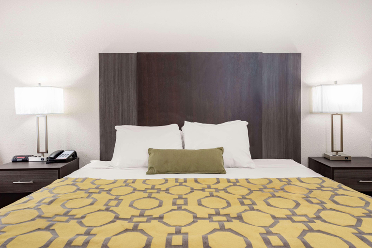 Bedroom 4, Baymont by Wyndham Midway, Gadsden