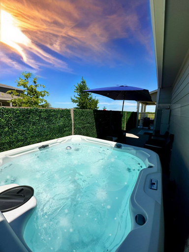 Sport & Beauty, Luxury 2S Condo Hot Tub Gym Pool Airport, Travis
