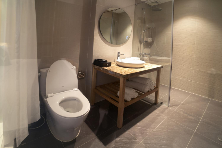 Bathroom 5, Millemmium Hue Hotel, Huế