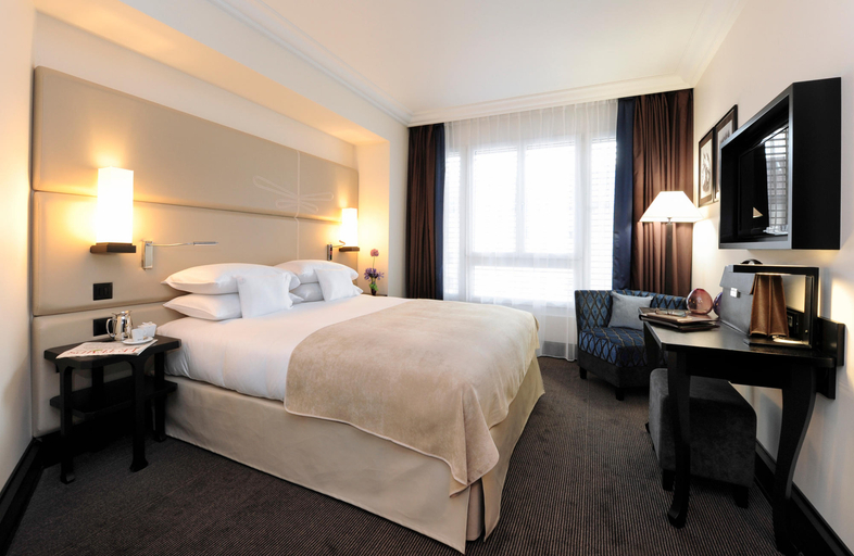 Others 3, Tiffany Hotel by Fassbind, Genève