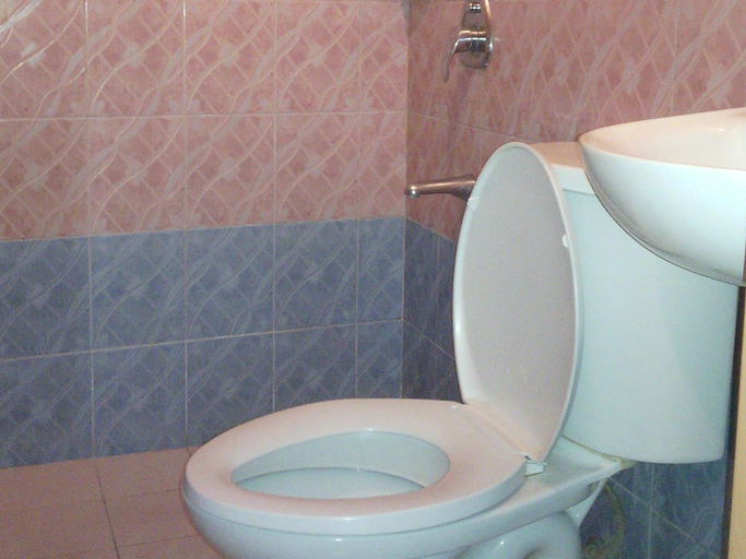 Bathroom 3, Blue Velvet Hotel & Cafe, Davao City