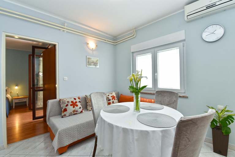 Others 5, Apartment 1230, Pula