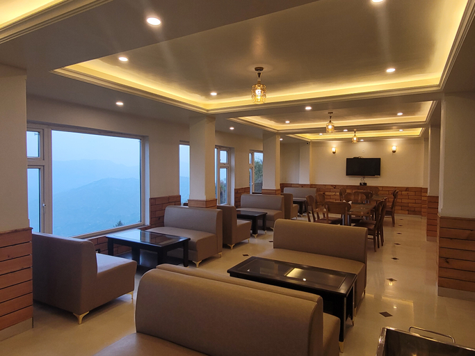 Public Area, Fagu Peaks, Shimla