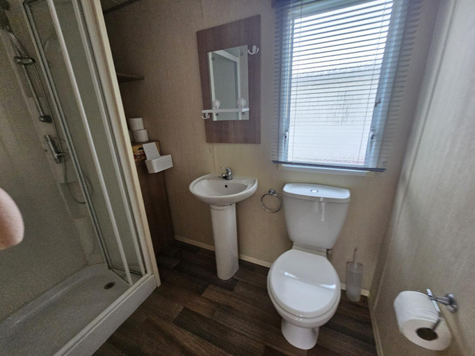 Shower, 3 Bed Caravan Sleeps 6 with Parking, Denbighshire