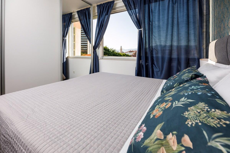 Bedroom 2, Sunset Oasis ❥ “VELLY” 1BR w/ Sea View & Parking, Split