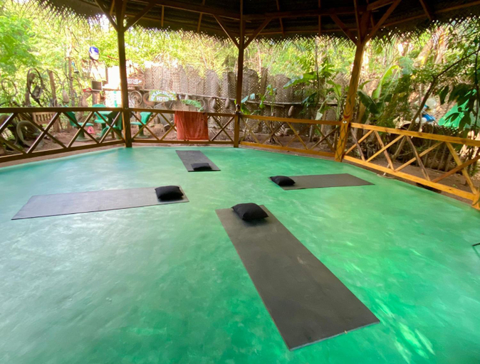 Sport & Beauty 2, Hotel Hideaway Garage, Dambulla
