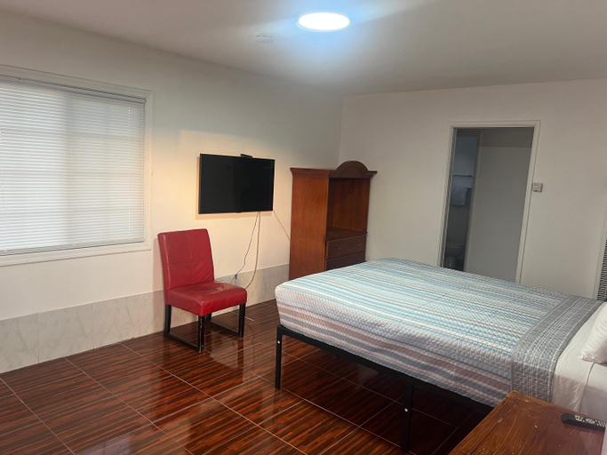 Bedroom 3, Silver Sands Motel, Ventura