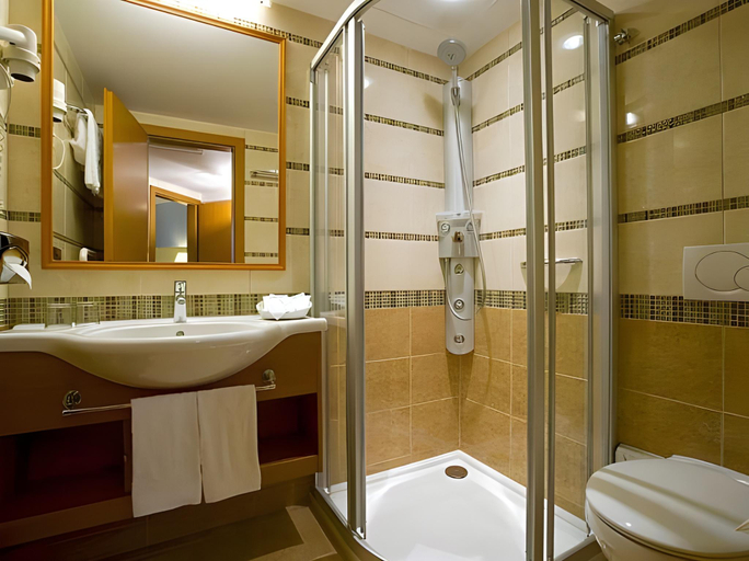Bathroom 4, The Three Corners Hotel Art Superior, Budapesti