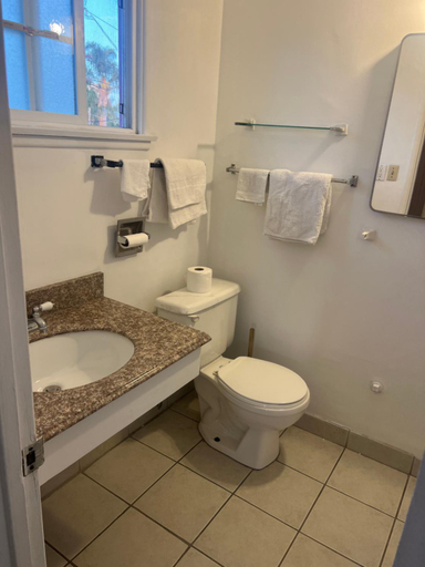 Bathroom, Silver Sands Motel, Ventura